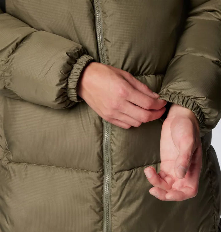 Warm and lightweight long puffer jacket for men in USA