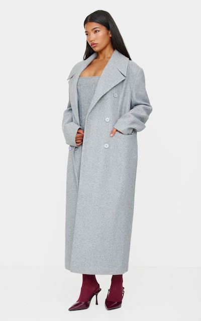 Long oversized grey coat with double breasted front and wool texture in USA