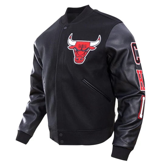 Men’s classic Chicago Bulls varsity jacket in red wool in USA