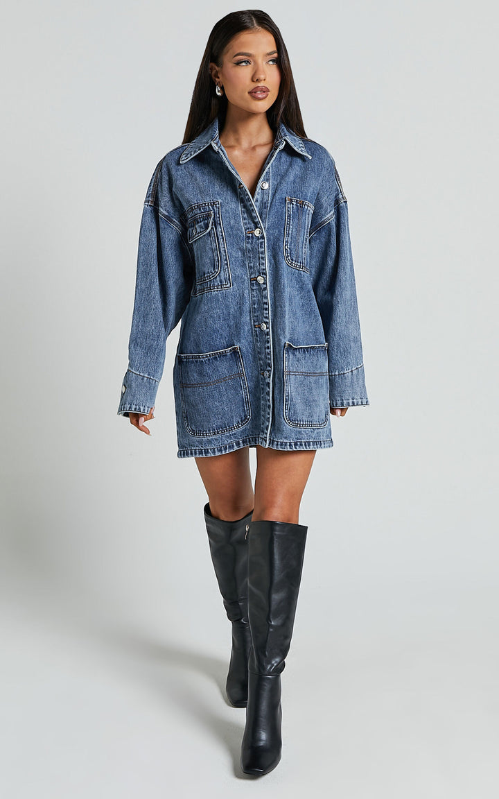 Long sleeve women's denim jacket with relaxed fit in USA