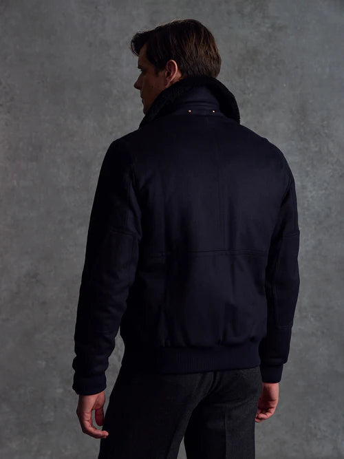 Wind-resistant pilot jacket with zipper closure in USA