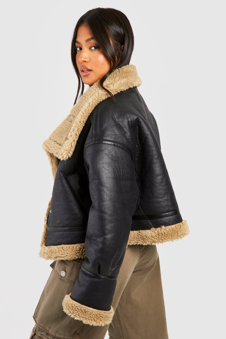 Fashionable women's aviator coat with trim in UK style