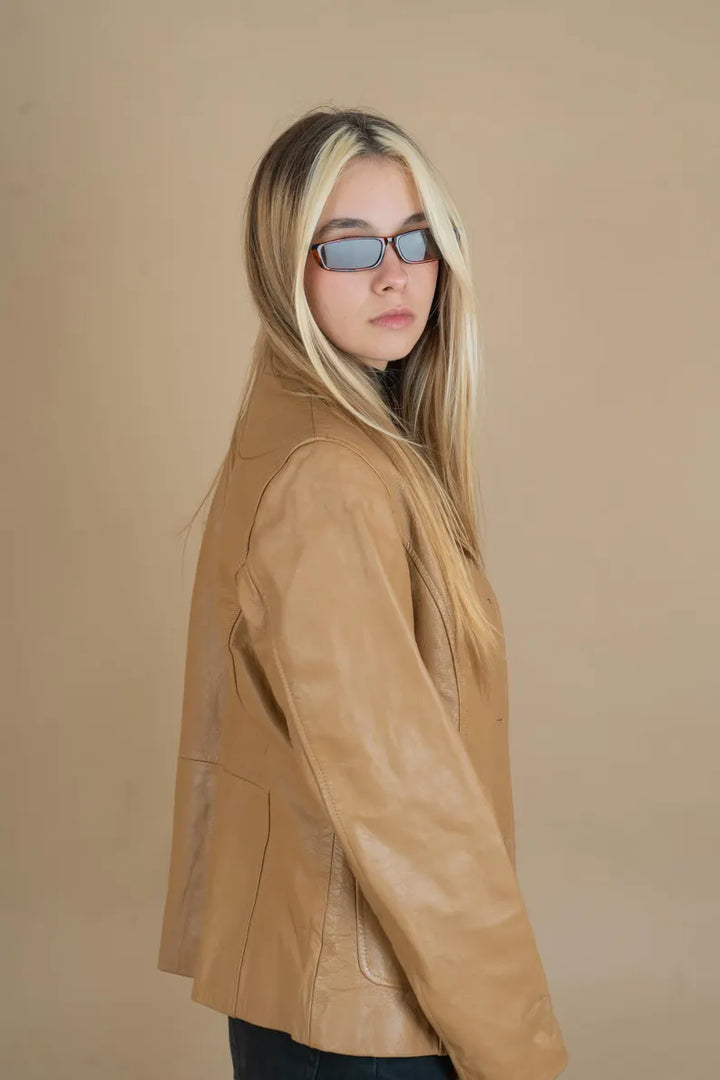 Brown oversized leather jacket inspired by 80s and 90s fashion in USA