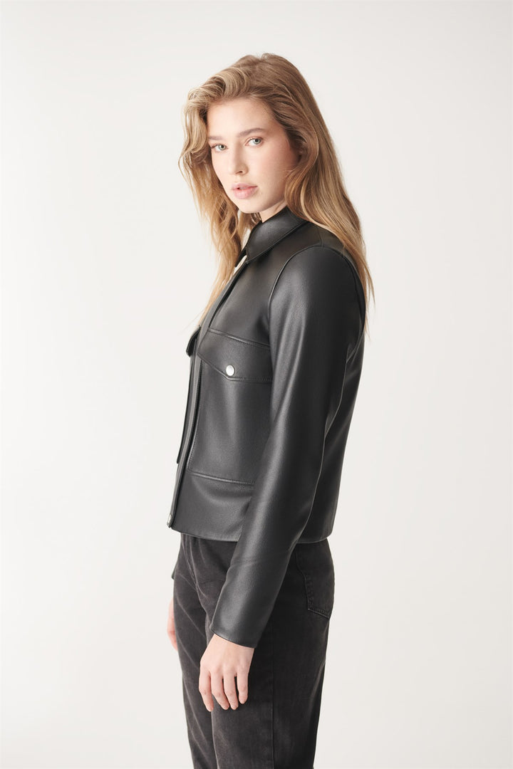 Iconic Look: JULIET's Black Sporty Leather Jacket in France style