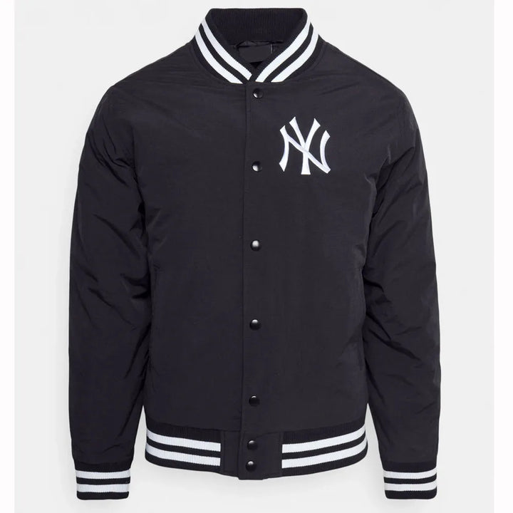 Men's Team Club New Era Yankees Navy Black Jacket in Action in USA